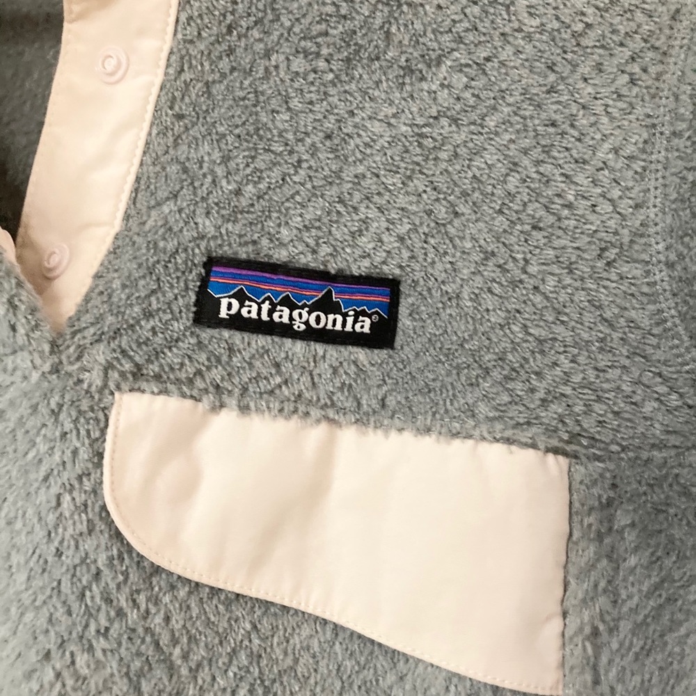 EUC Patagonia fleece with soft peach accents - Picture 3 of 5